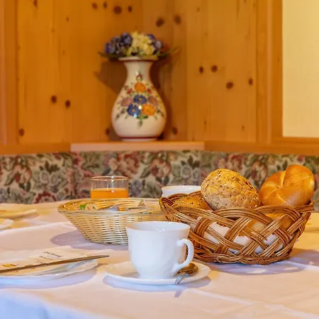 Alois Arnold דירה *