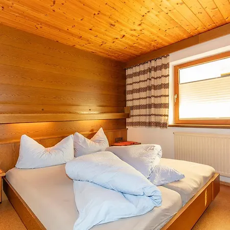 Alois Arnold דירה *