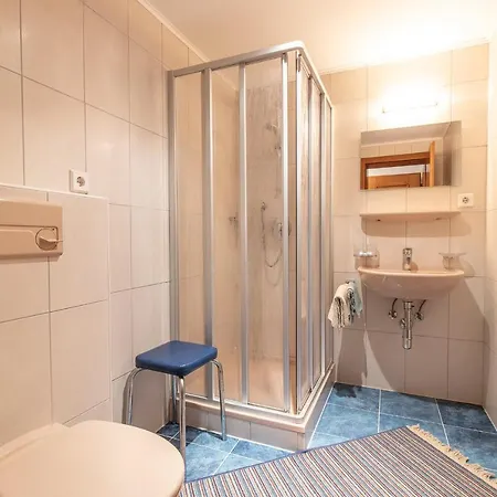 Alois Arnold דירה *