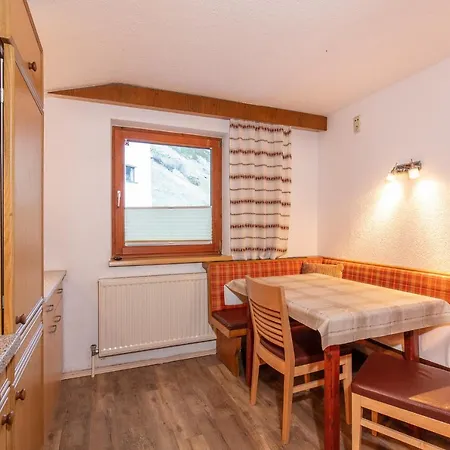 Alois Arnold דירה *